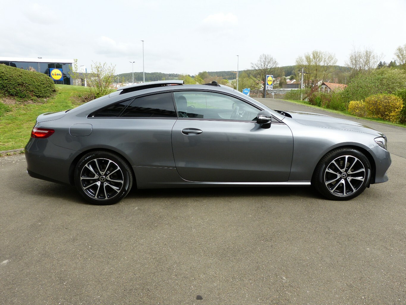 Mercedes-Benz E 220 D Coupe Avantgarde[Panorama/Kamera] — photo 3
