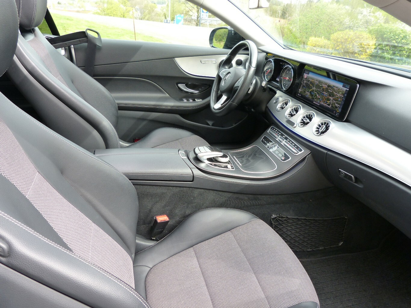 Mercedes-Benz E 220 D Coupe Avantgarde[Panorama/Kamera] — photo 12