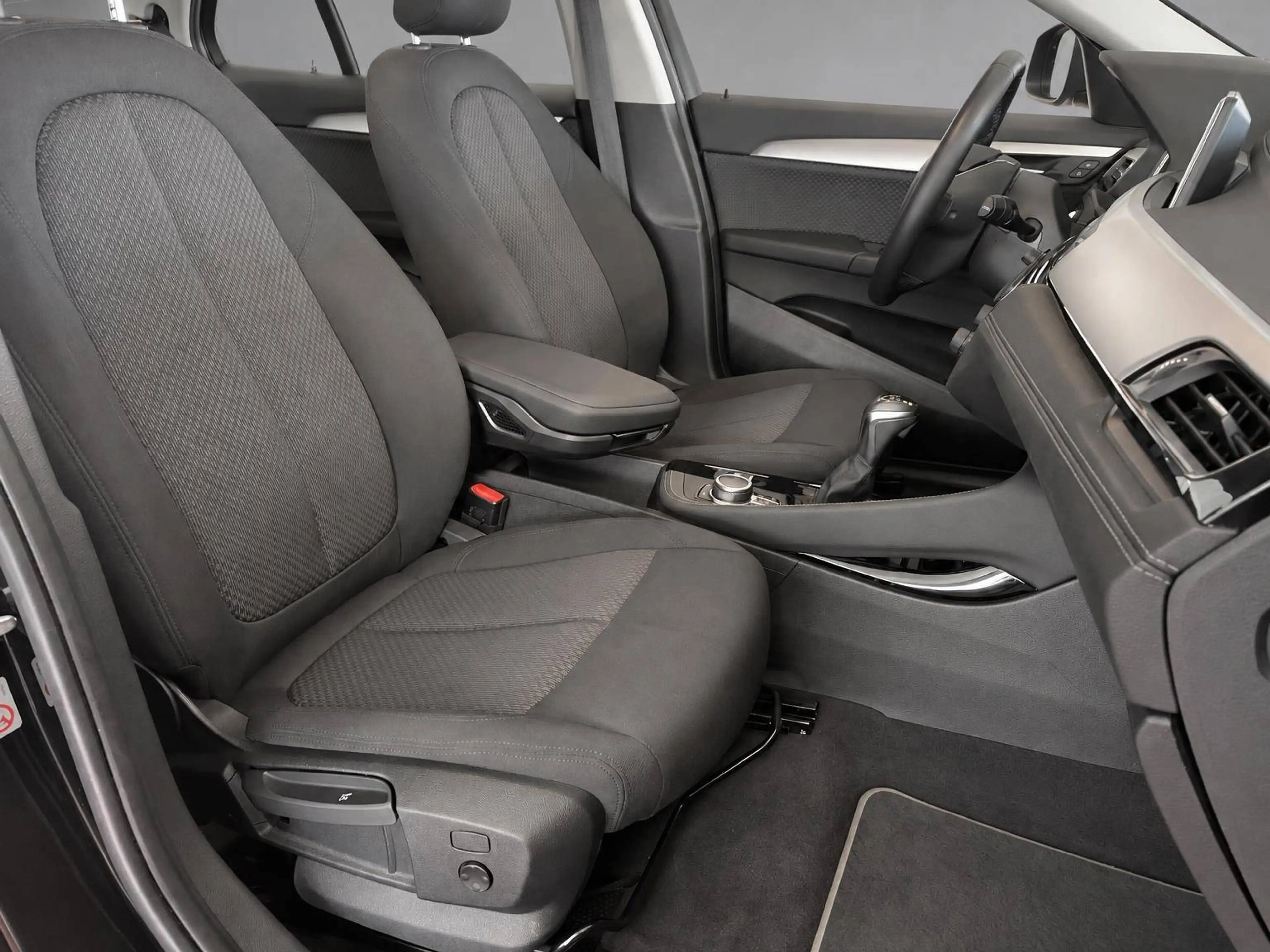 BMW X2 xDrive 25 e Advantage 1.Hand — photo 14