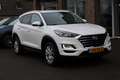 Hyundai TUCSON 1.6 GDI Comfort CAMERA CARPLAY STOELVERWARMING NAV Weiß - thumbnail 3