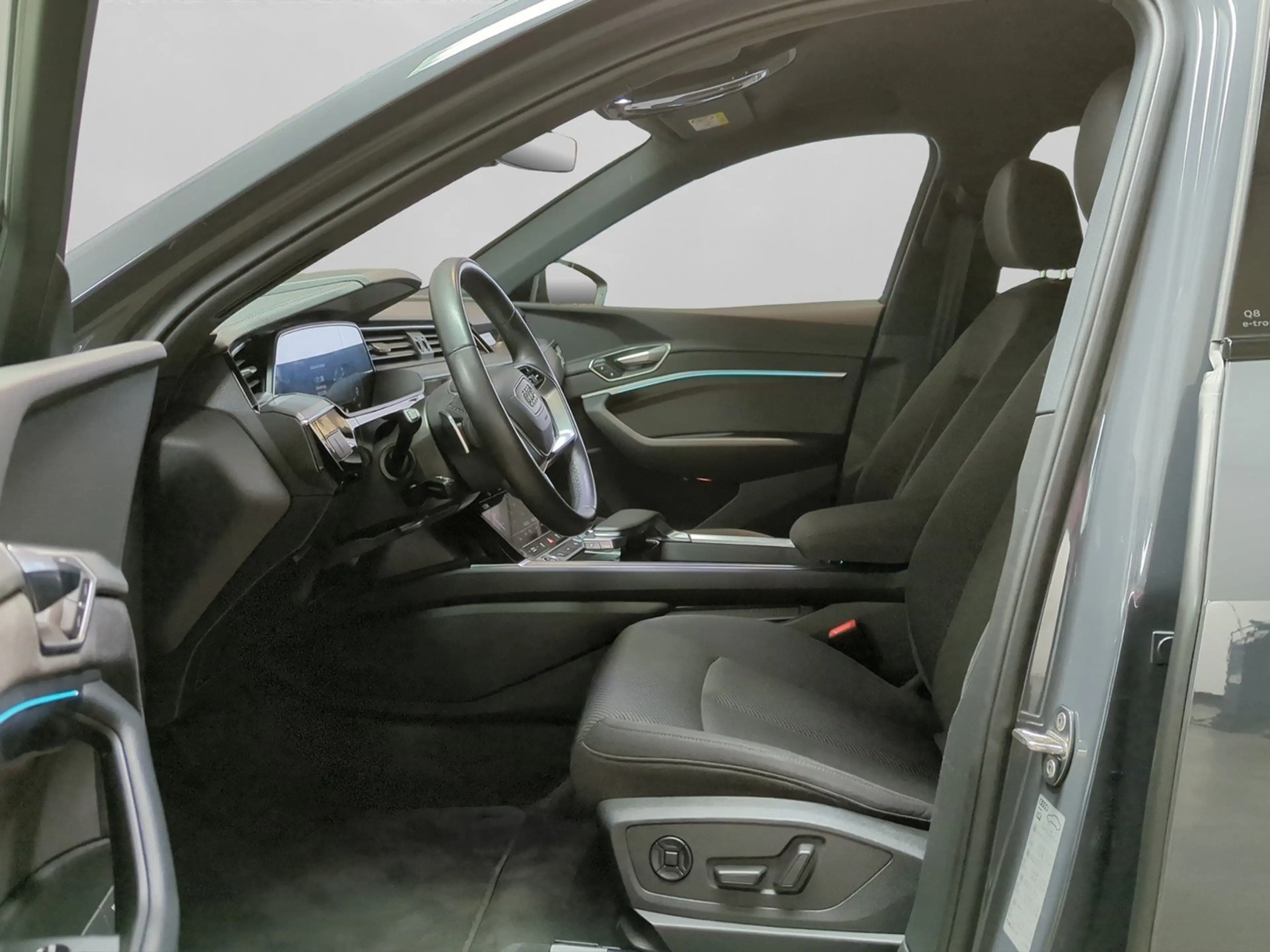 Audi Q8 e-tron Q8 50 e-tron quat advanced MATRIX LUFTFED NAVI — photo 8