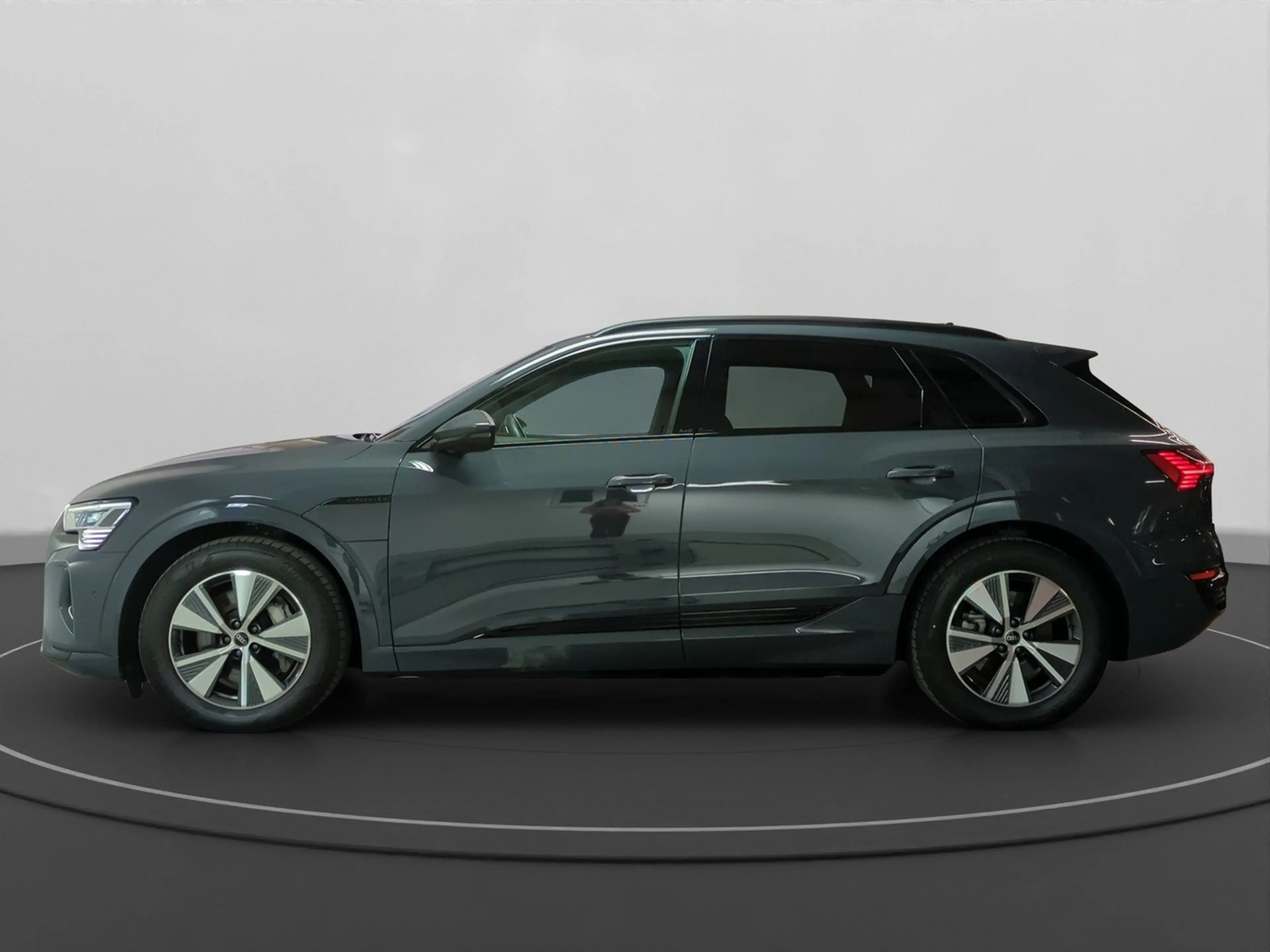 Audi Q8 e-tron Q8 50 e-tron quat advanced MATRIX LUFTFED NAVI — photo 3