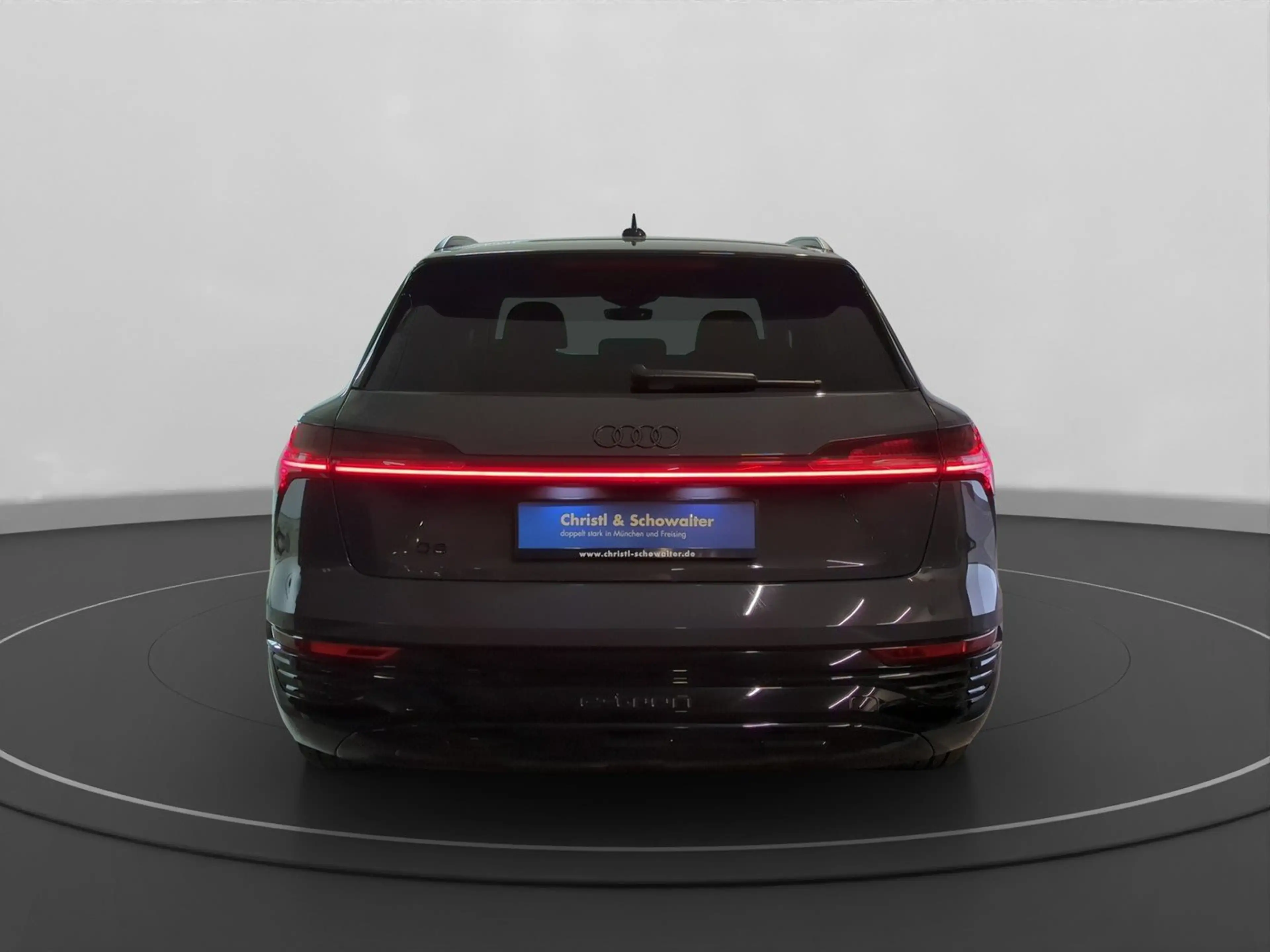 Audi Q8 e-tron Q8 50 e-tron quat advanced MATRIX LUFTFED NAVI — photo 4