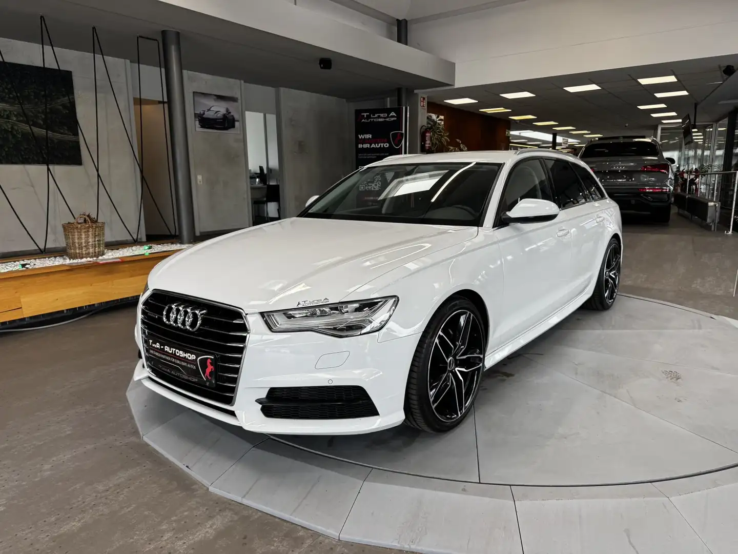 Audi A6 2.0 TDI quattro Avant S-Tronic *Navi*Kamera*20Zoll Weiß - 1