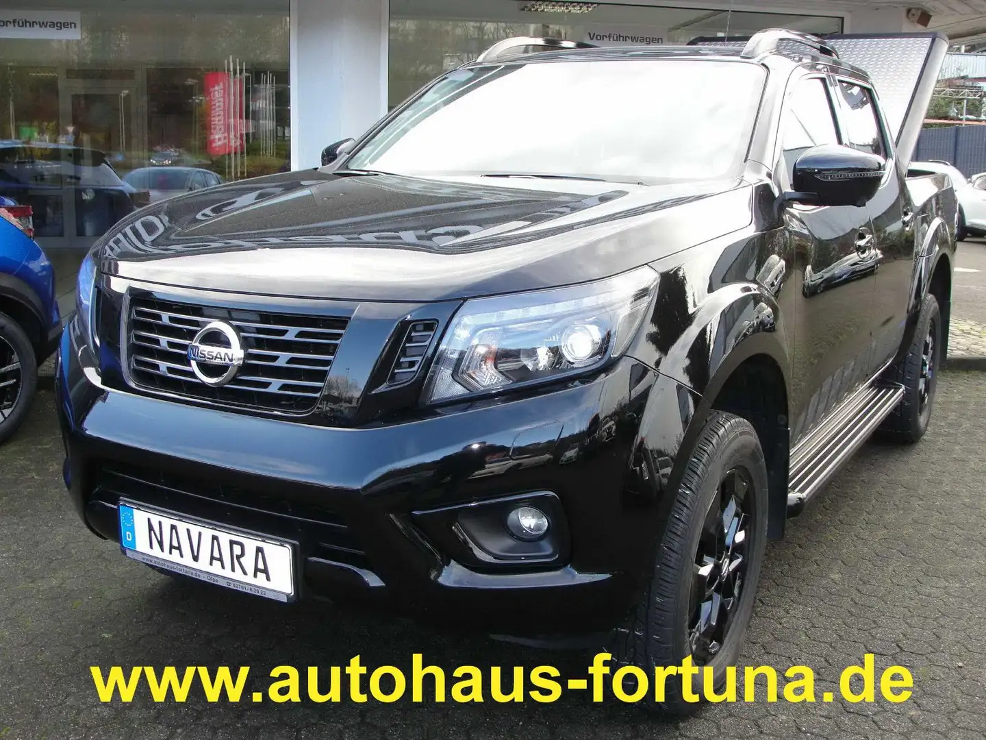 Nissan Navara 2.3 dci N-Guard Automatic LED Glasdach Schwarz - 2