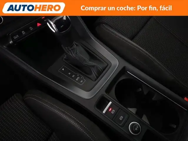 Audi Q3 view 29