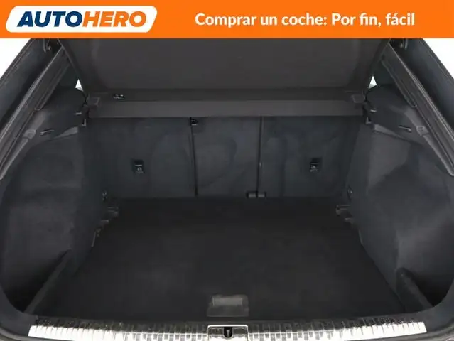 Audi Q3 view 18