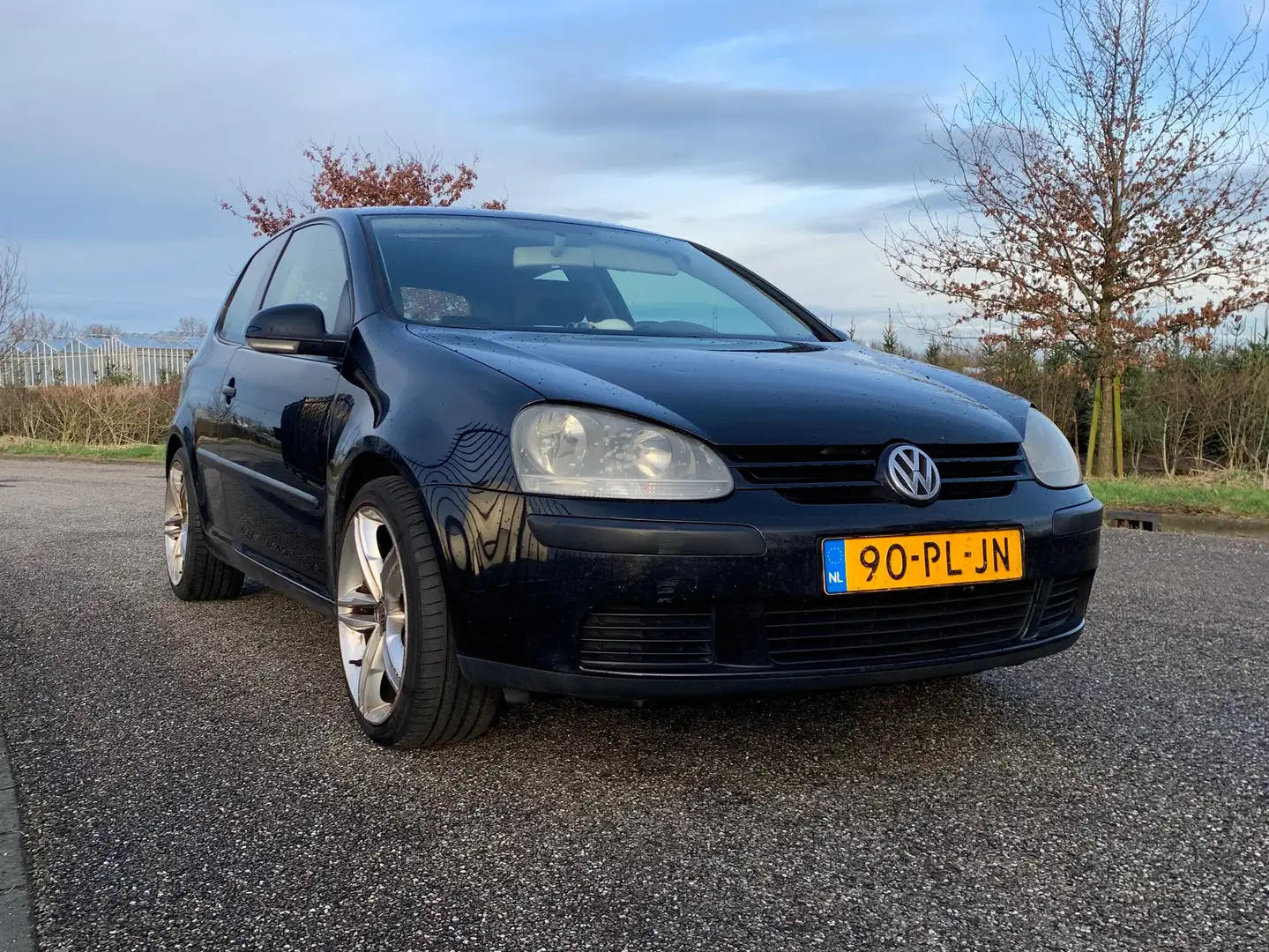 Volkswagen Golf 1.6 FSI Trendline Zwart - 1