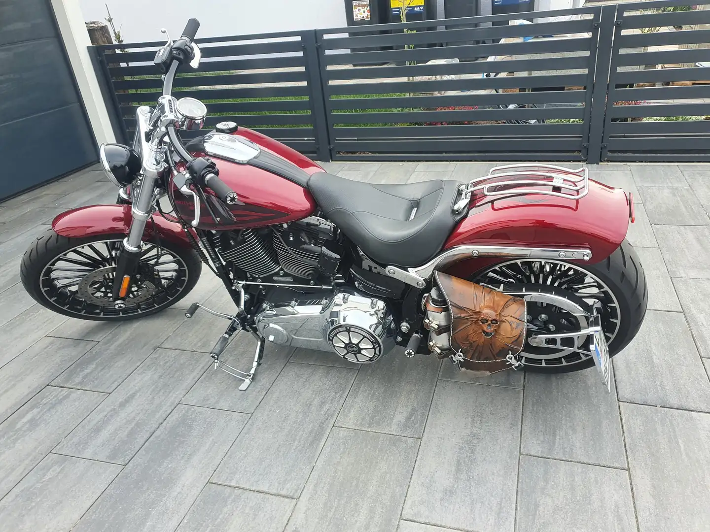 Harley-Davidson CVO Breakout Roşu - 1