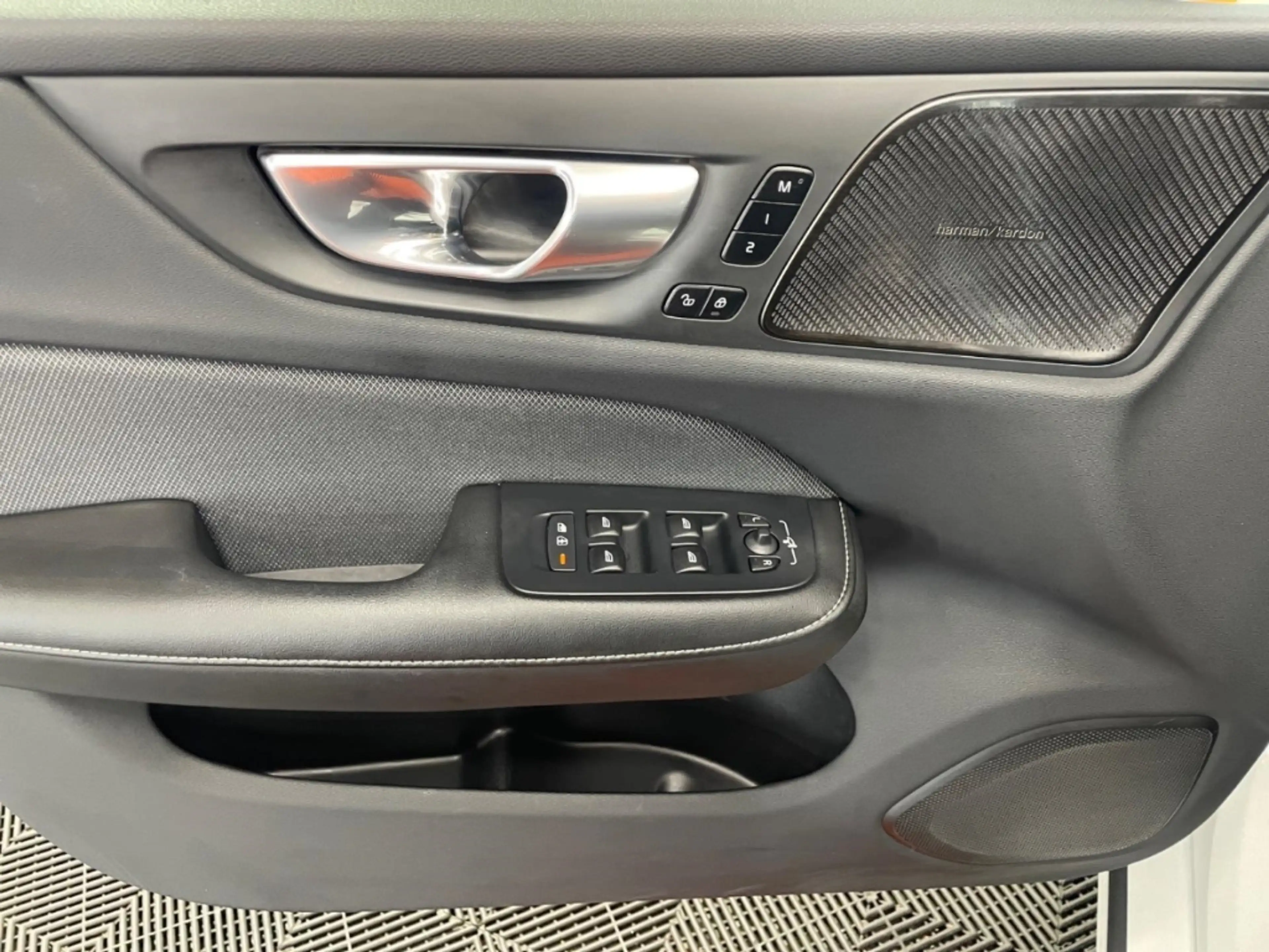 Volvo S60 Recharge T8 AWD Ultimate Dark - 360Grad AHK — photo 13
