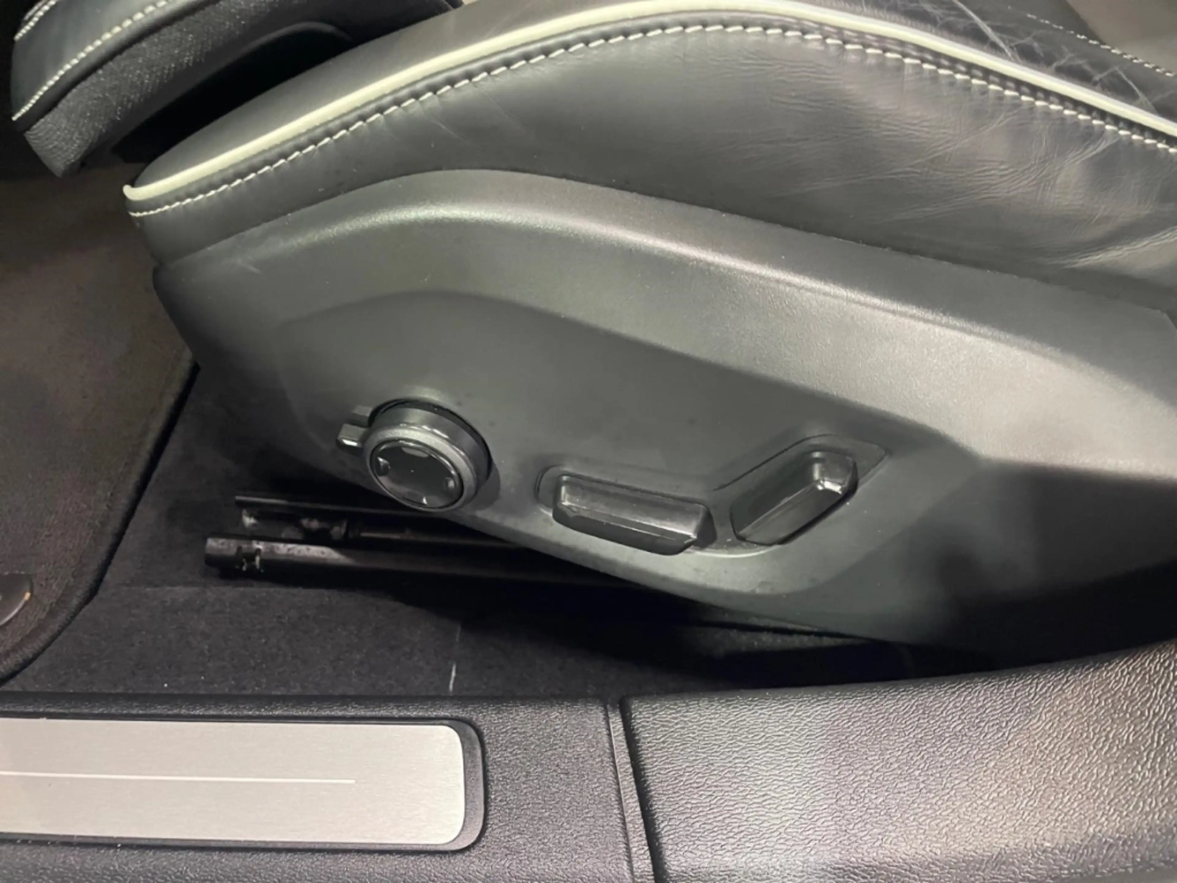 Volvo S60 Recharge T8 AWD Ultimate Dark - 360Grad AHK — photo 14