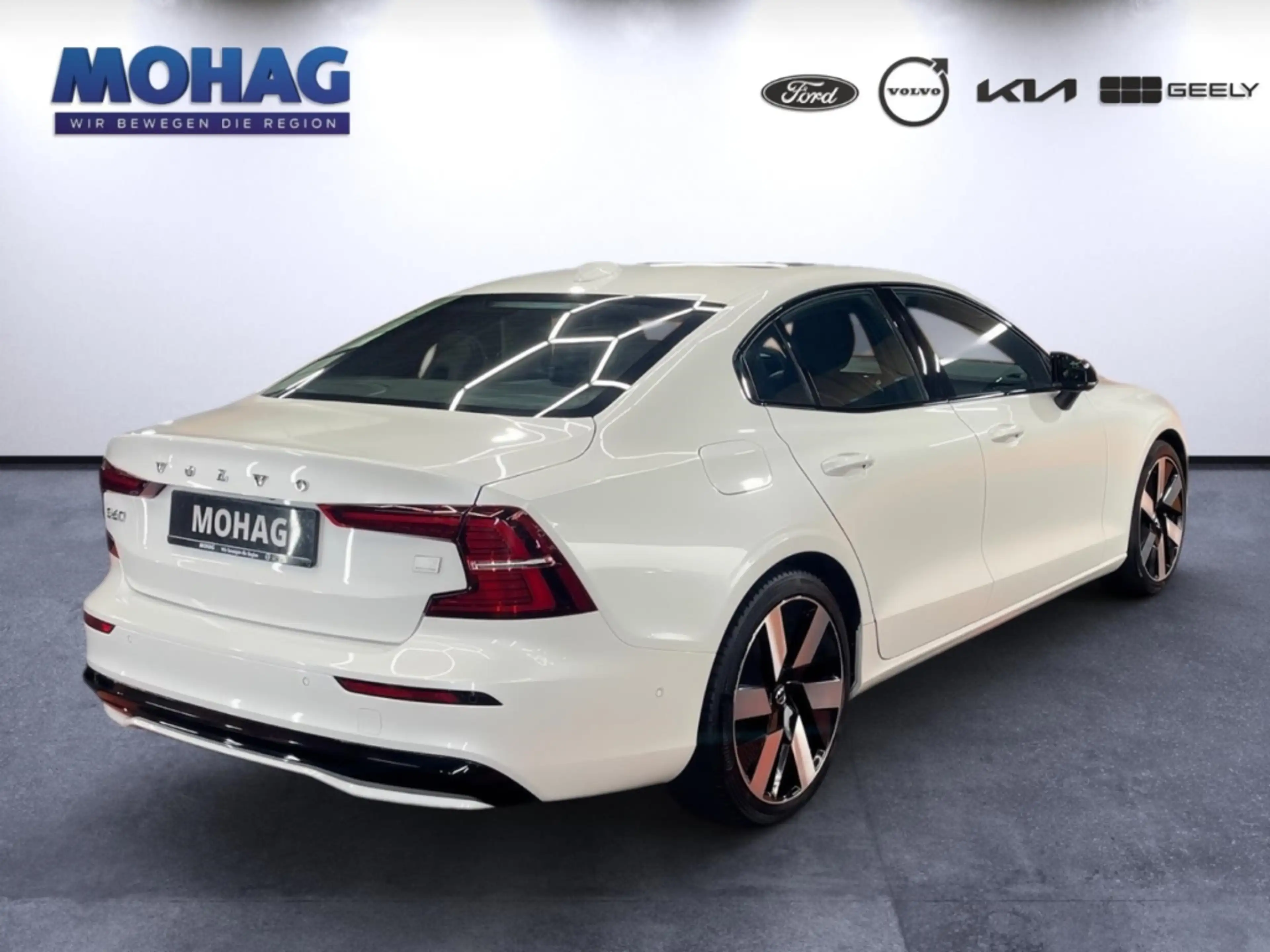 Volvo S60 Recharge T8 AWD Ultimate Dark - 360Grad AHK — photo 3
