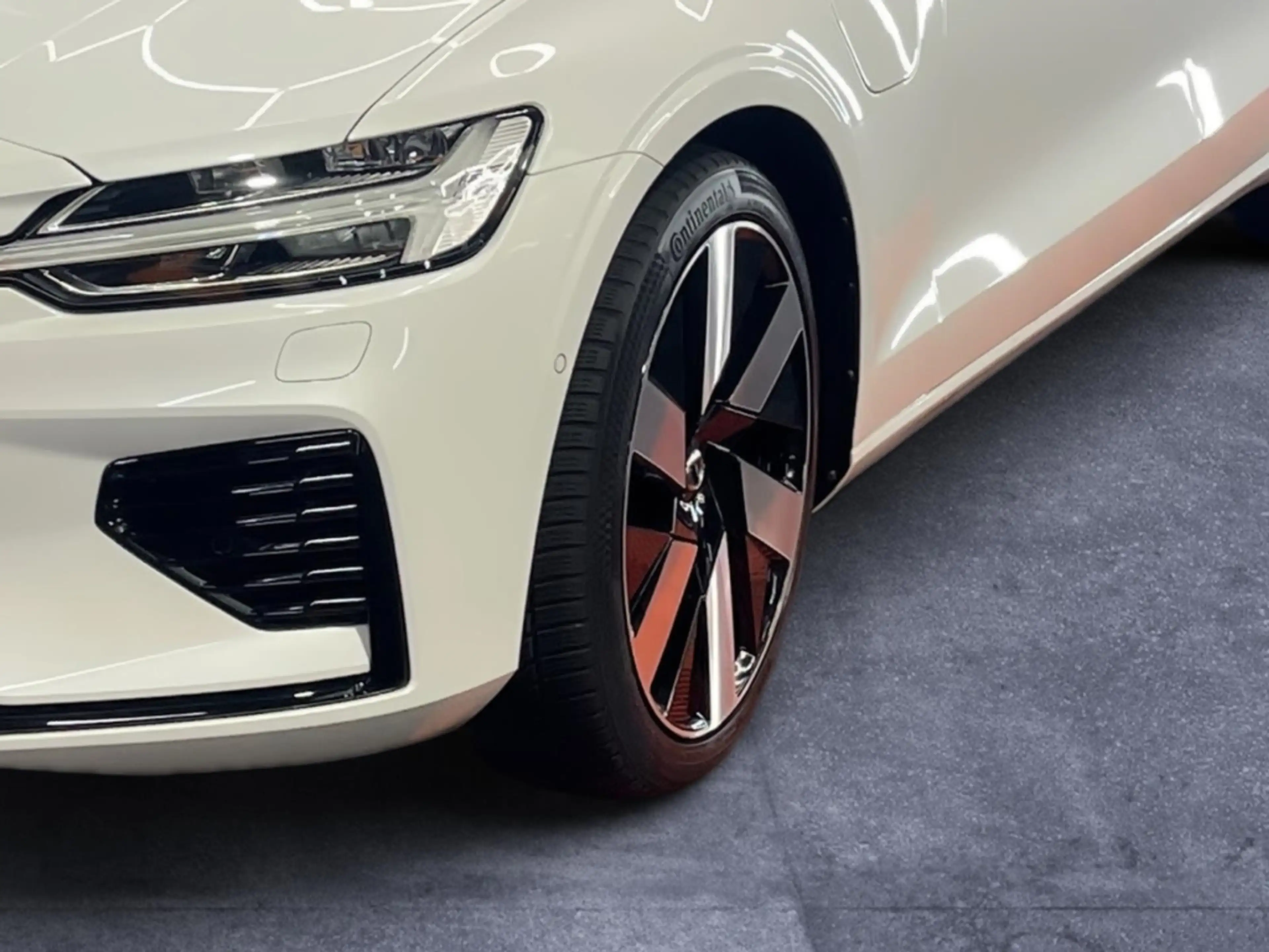 Volvo S60 Recharge T8 AWD Ultimate Dark - 360Grad AHK — photo 6