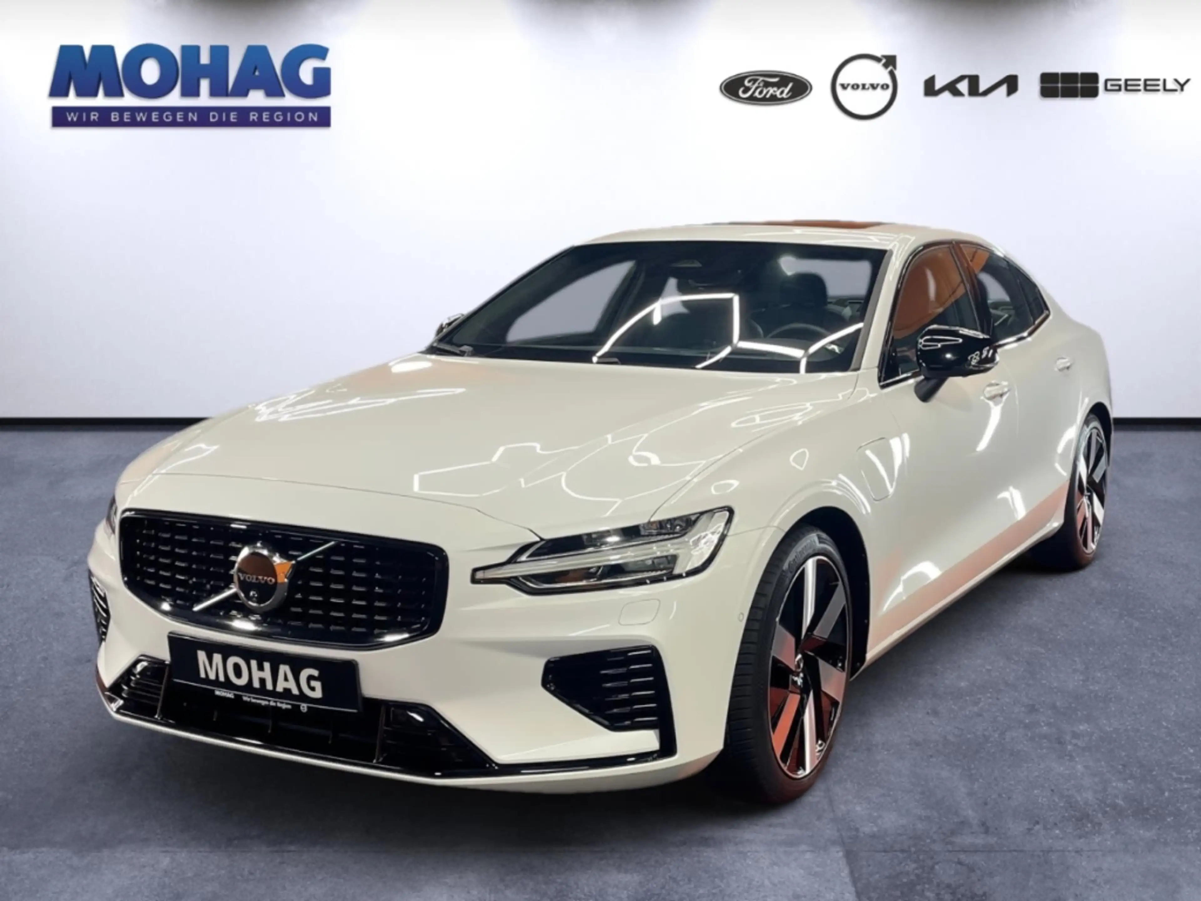 Volvo S60 Recharge T8 AWD Ultimate Dark - 360Grad AHK