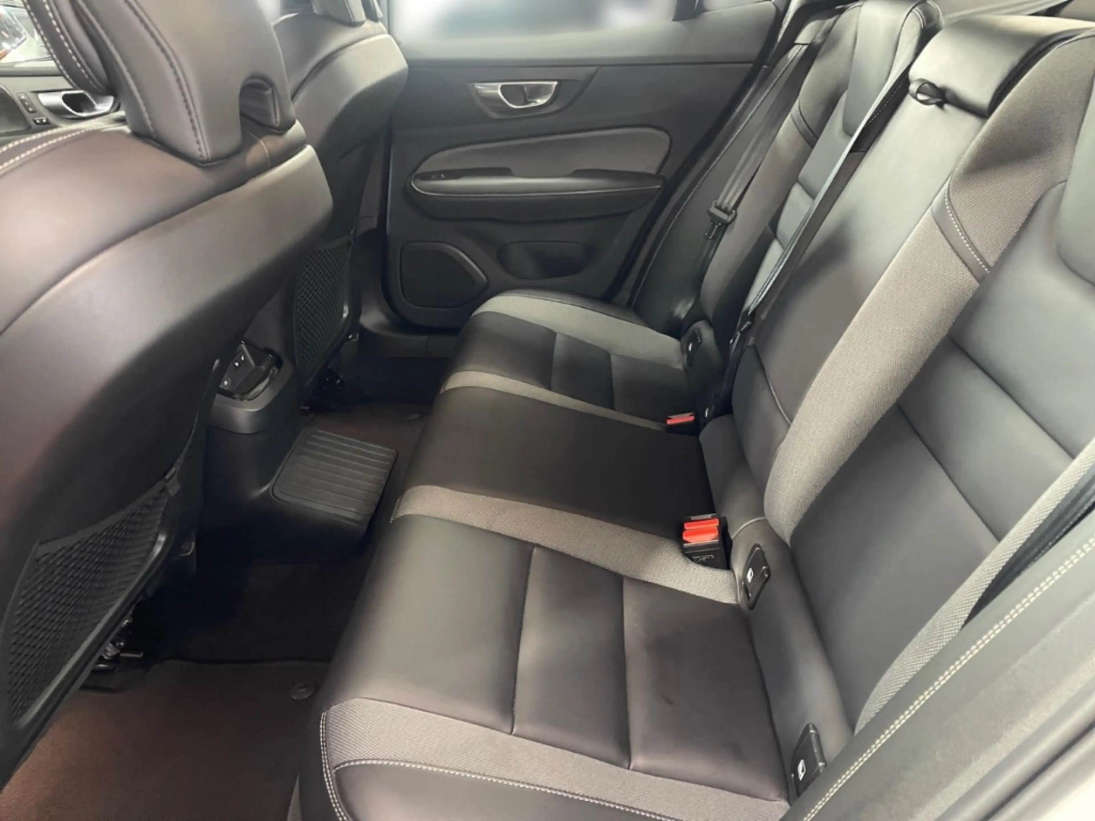 Volvo S60 Recharge T8 AWD Ultimate Dark - 360Grad AHK — photo 11