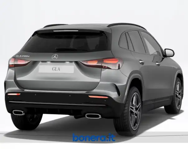Mercedes-Benz Gla view 3