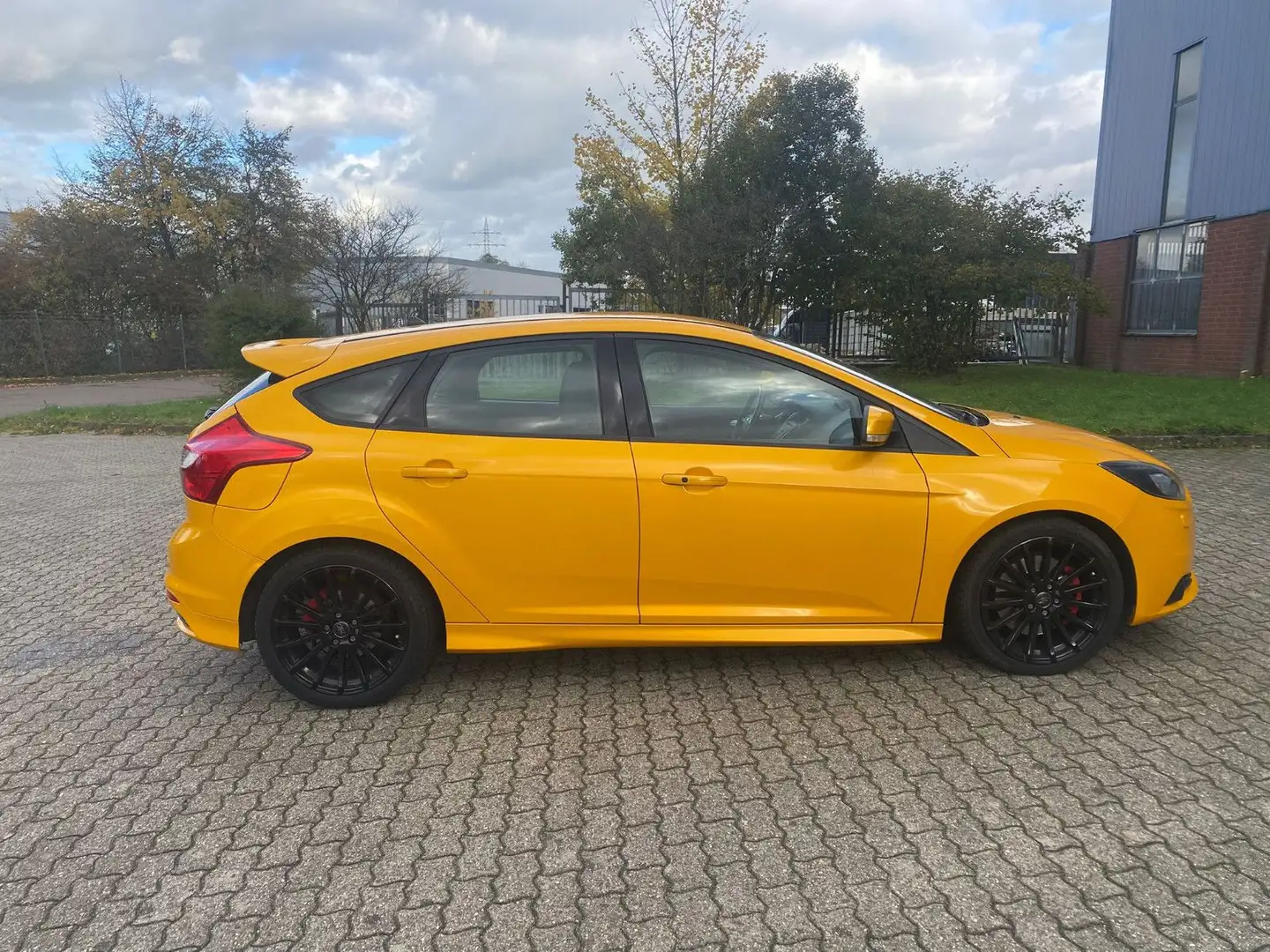 Ford Focus Lim. ST *Recaro Leder*Shz*El.Sitze*Navi* žuta - 2