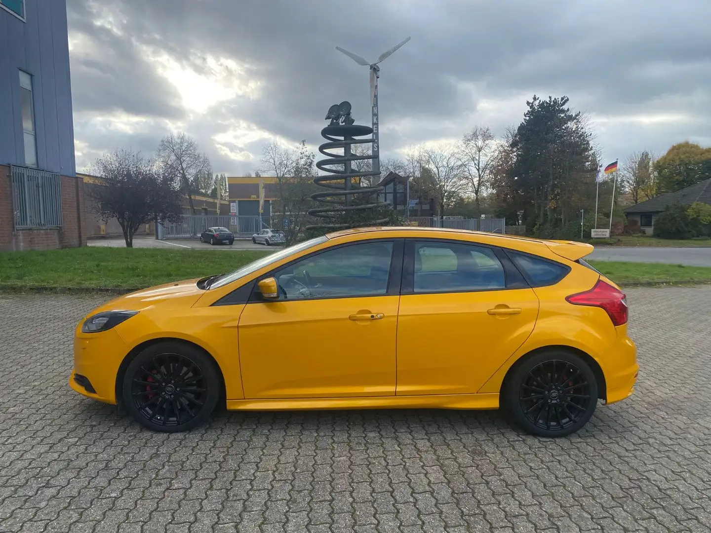 Ford Focus Lim. ST *Recaro Leder*Shz*El.Sitze*Navi* žuta - 1