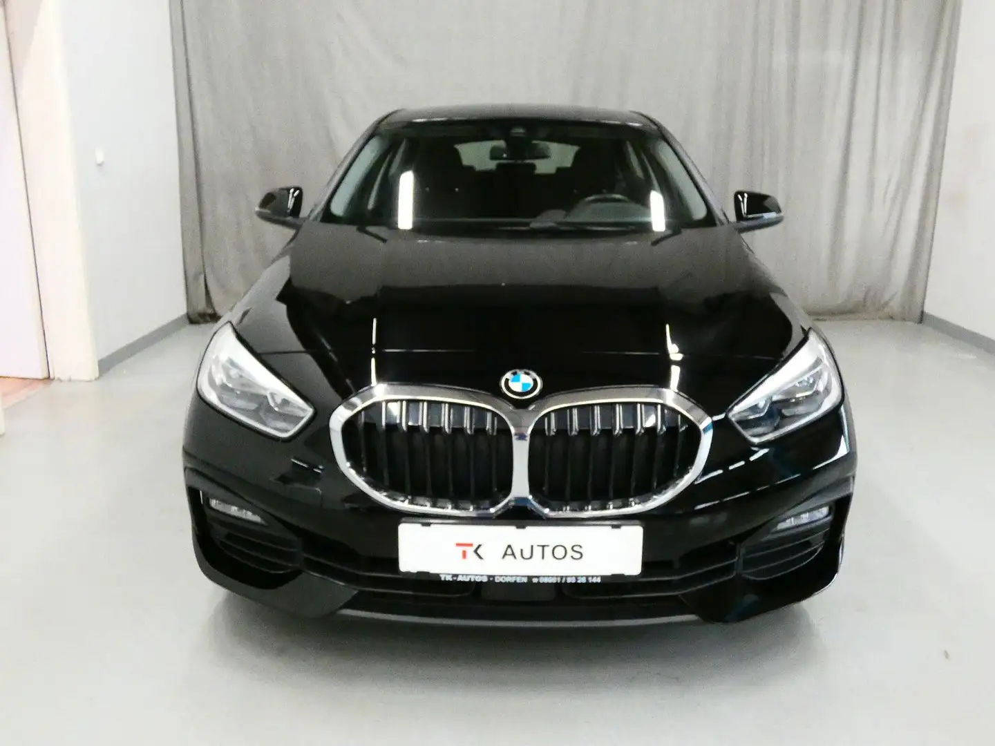 BMW 118 d Lim. Aut.,1.Hand,Klimaaut,Navi,SHZ,S-Heft Schwarz - 2