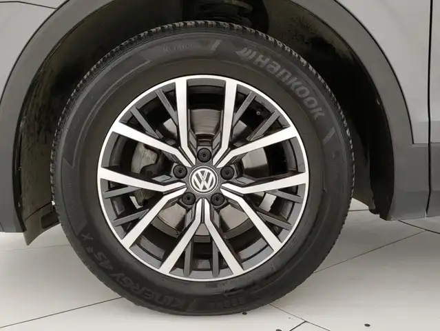 BMW 2 Series view 13