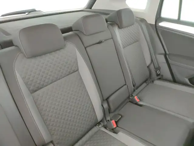 BMW 2 Series view 9