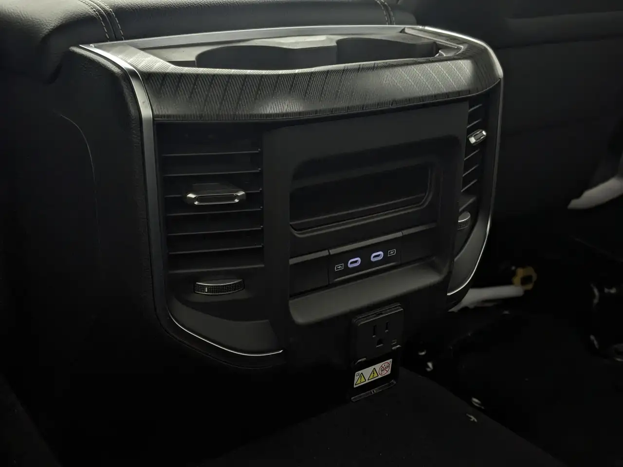 RAM 3500 снимка RAM 3500