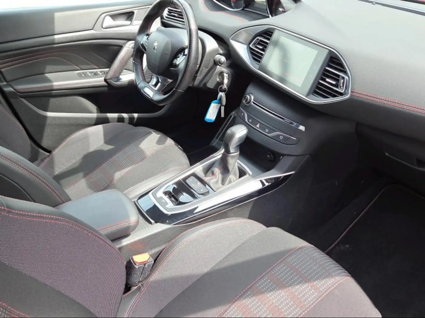 Peugeot 308 GT Line 1.2i 130pk Automaat DENON | Full LED | Pan Rood - 2