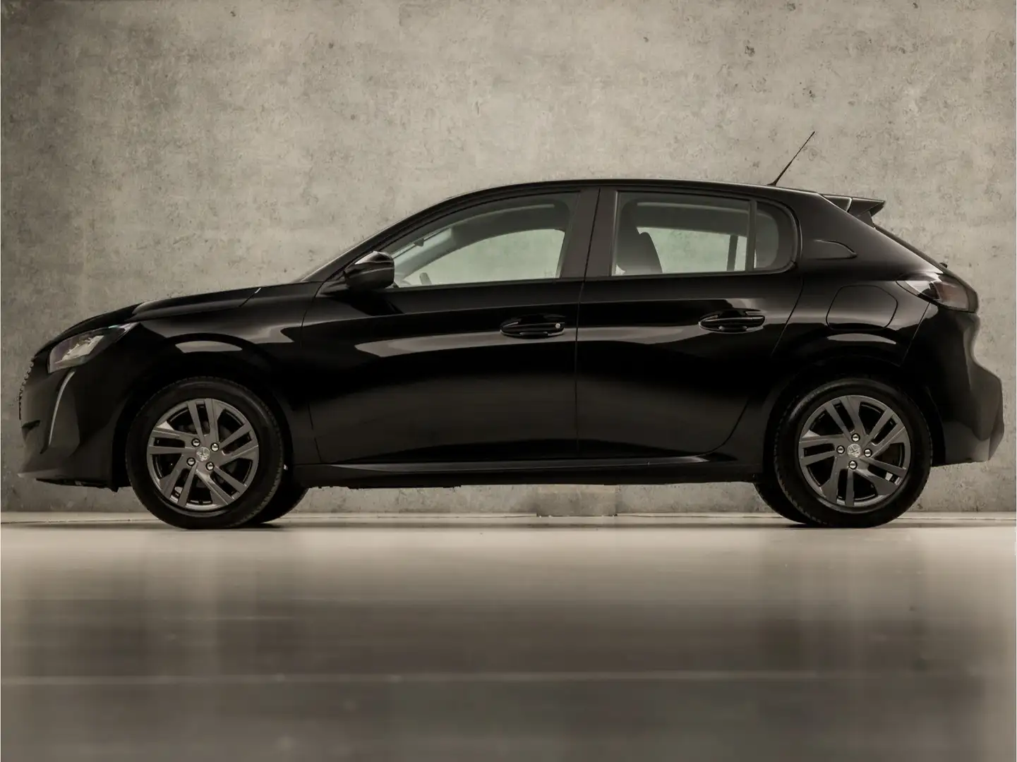 Peugeot 208 1.2 PureTech Sport (APPLE CARPLAY, GROOT NAVI, PAR Zwart - 2