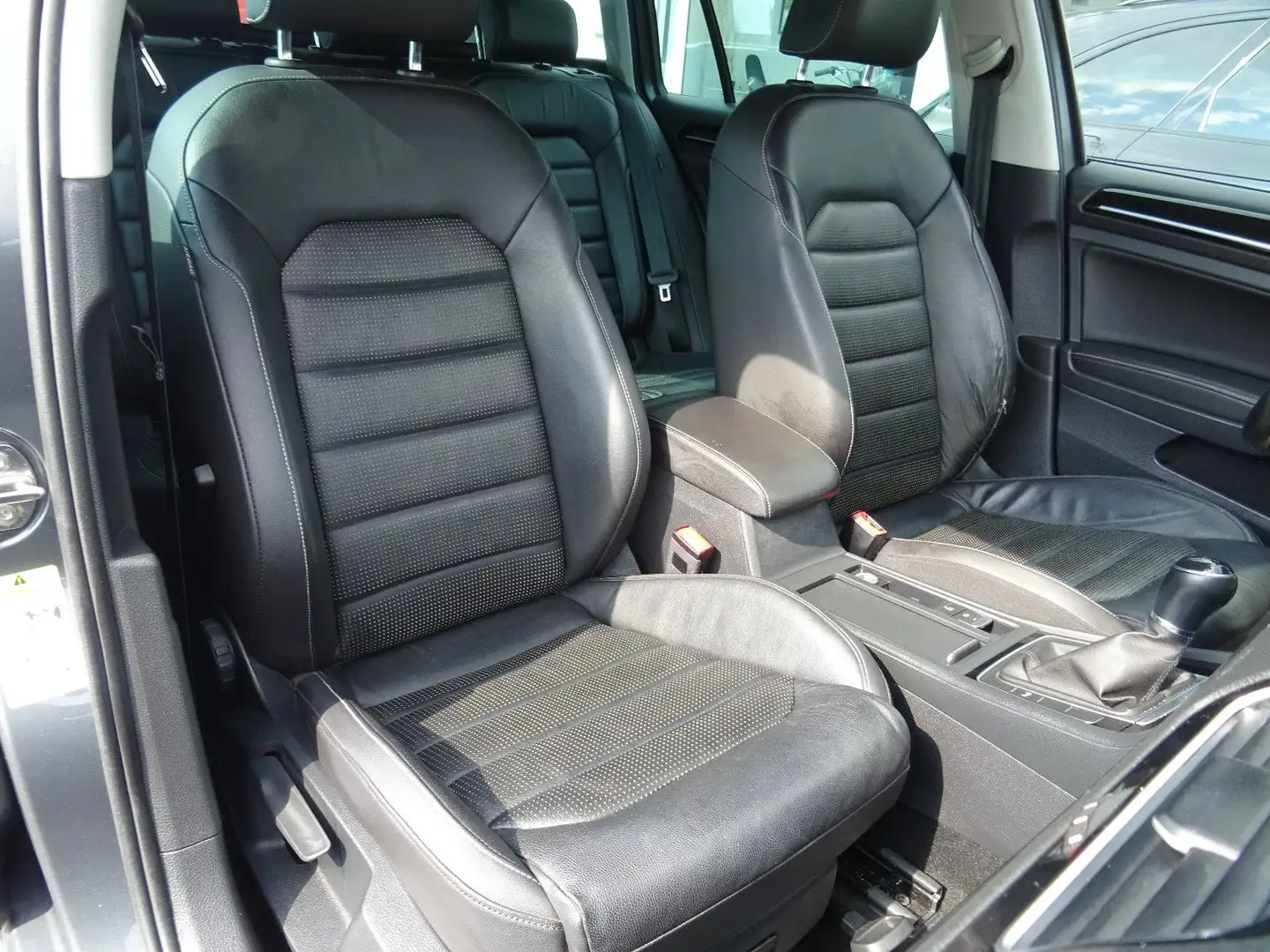 Volkswagen Golf VII Highline Leder LED 1.Hand AHK R-Line Grau - 2