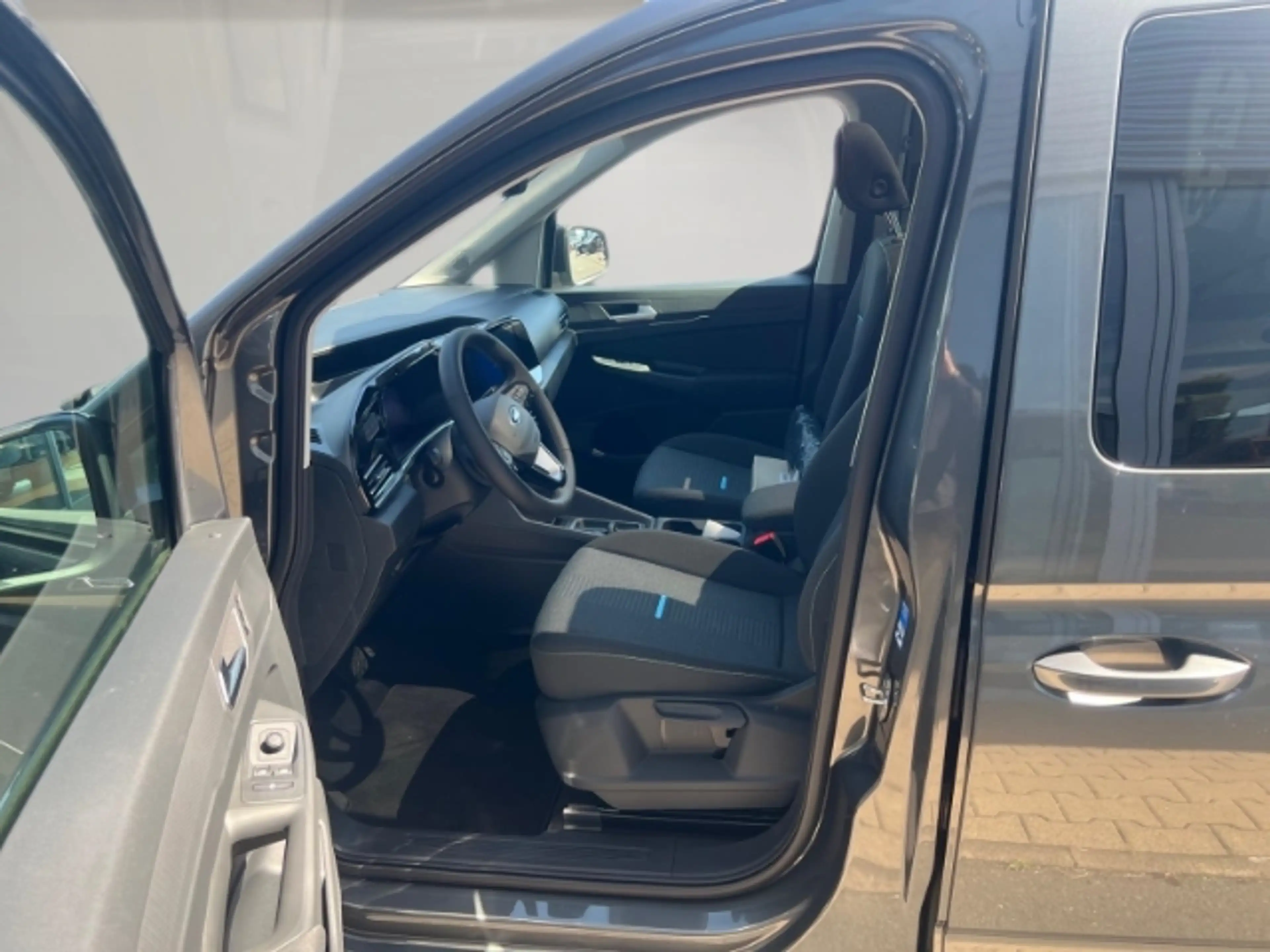 Ford Grand Tourneo Active 2.0 EcoBlue 122PS /7-Sitzer/Panorama — photo 8