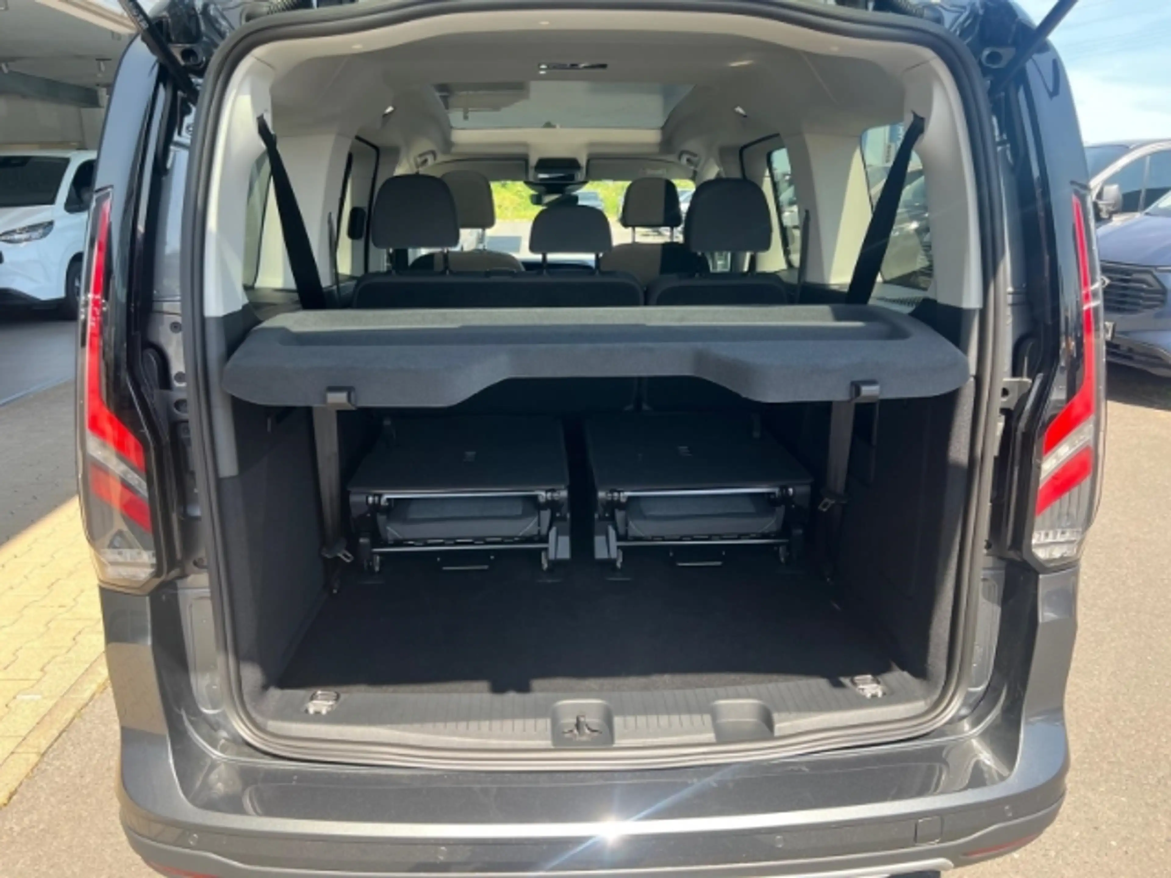 Ford Grand Tourneo Active 2.0 EcoBlue 122PS /7-Sitzer/Panorama — photo 12
