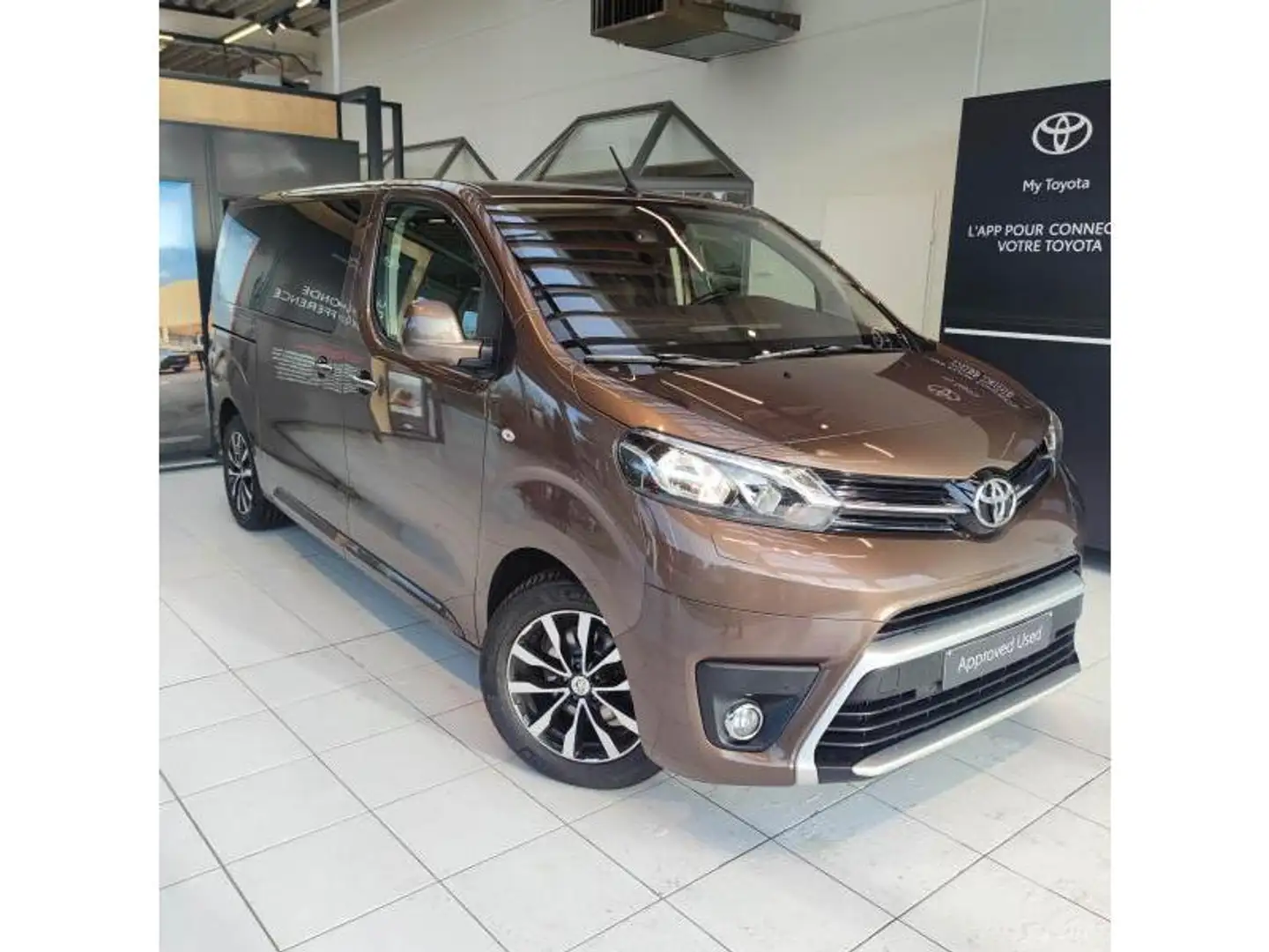 Toyota Verso MPV Brun - 2