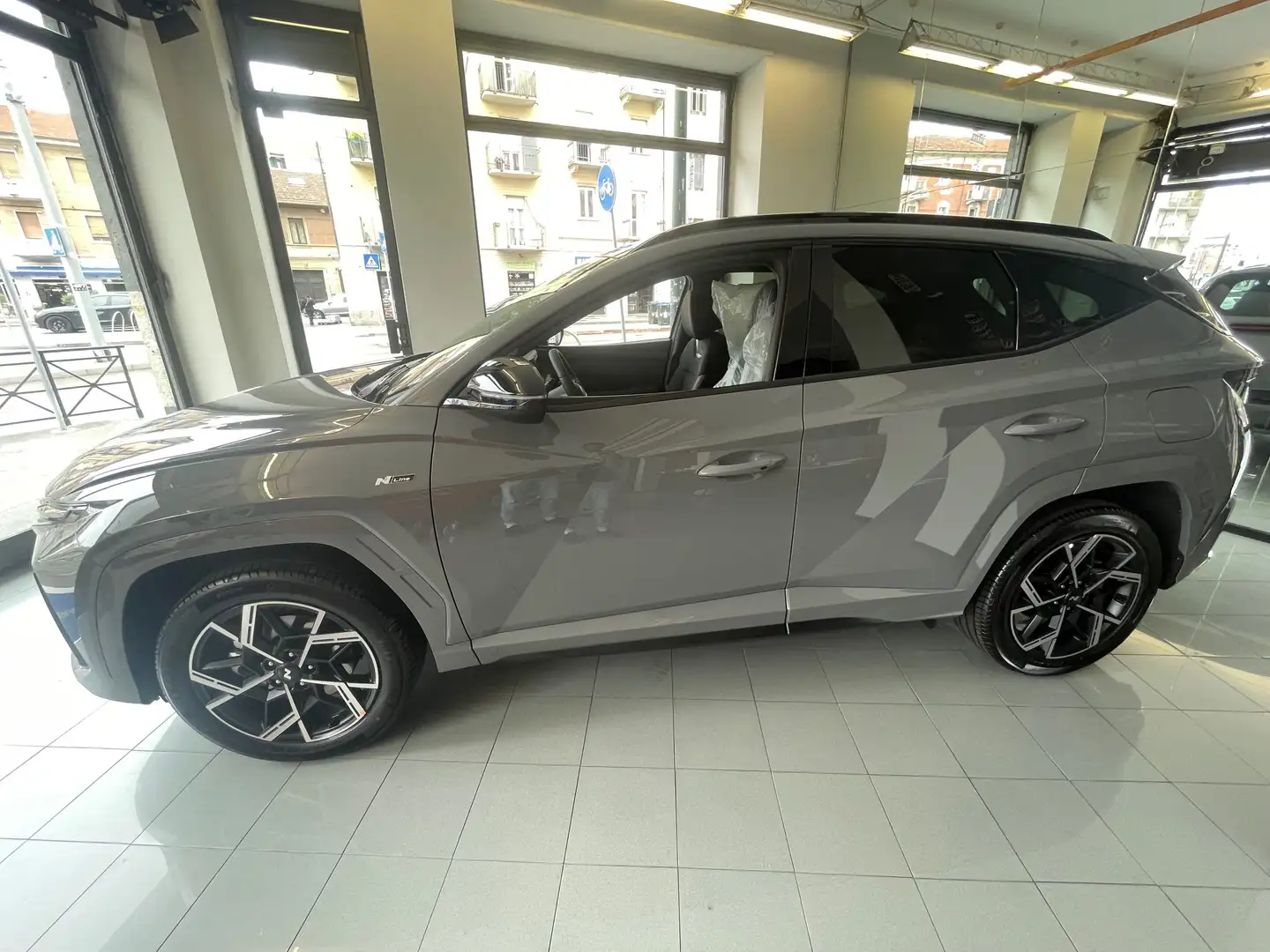 Hyundai TUCSON 1.6 hev NLine 2wd auto Gris - 2