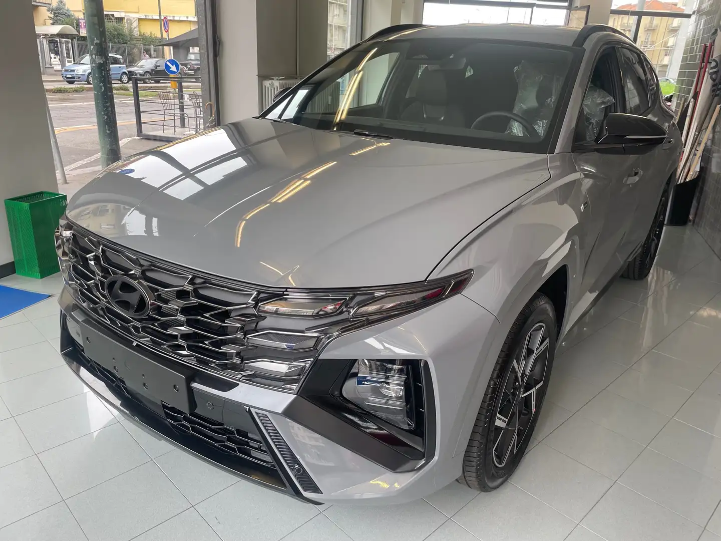 Hyundai TUCSON 1.6 hev NLine 2wd auto Gris - 1