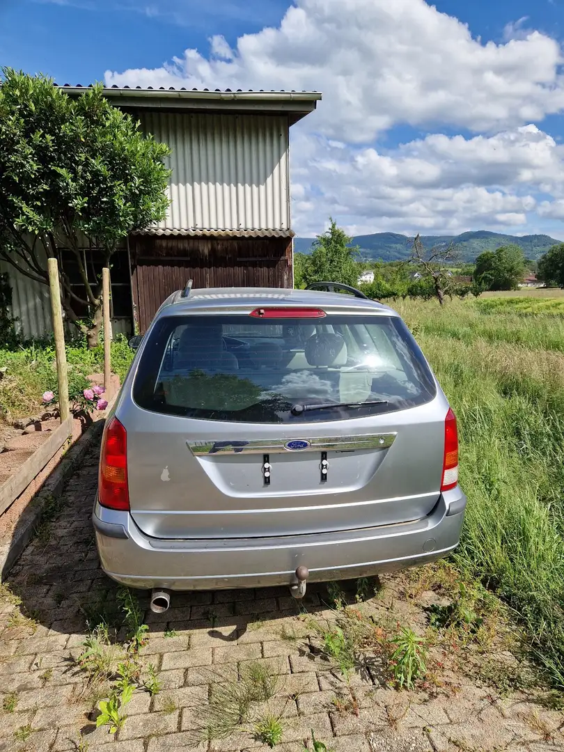 Ford Focus Turnier Ghia - 1