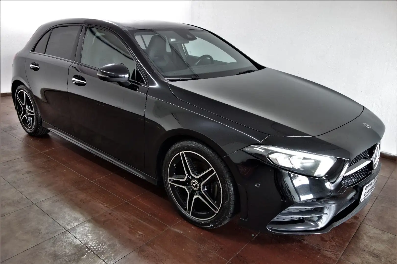 Mercedes-Benz A 180 AMG Line Keyless/LED/MBUX/Night/Distronic Negru - 1