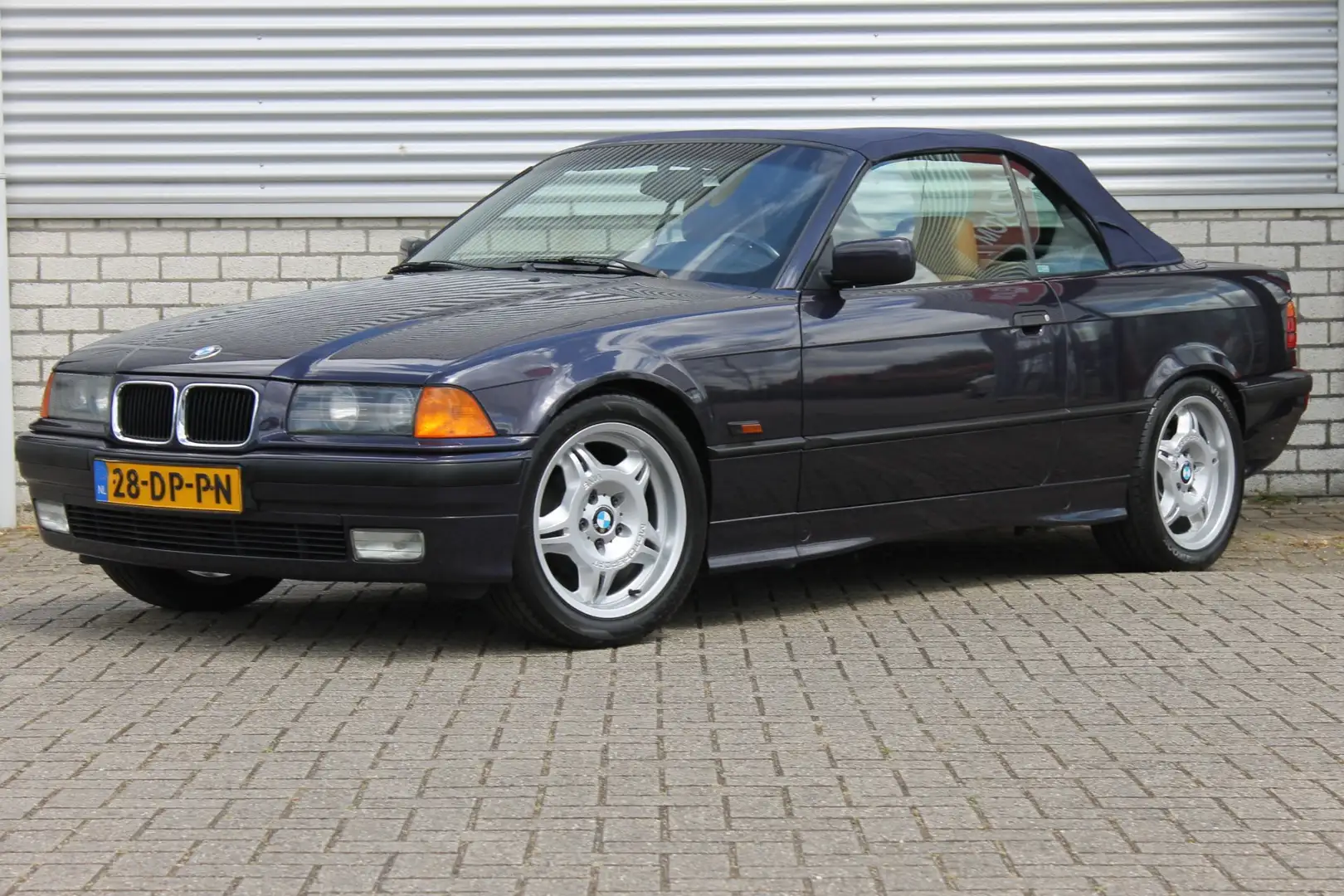 BMW 325 Cabrio Blauw - 1