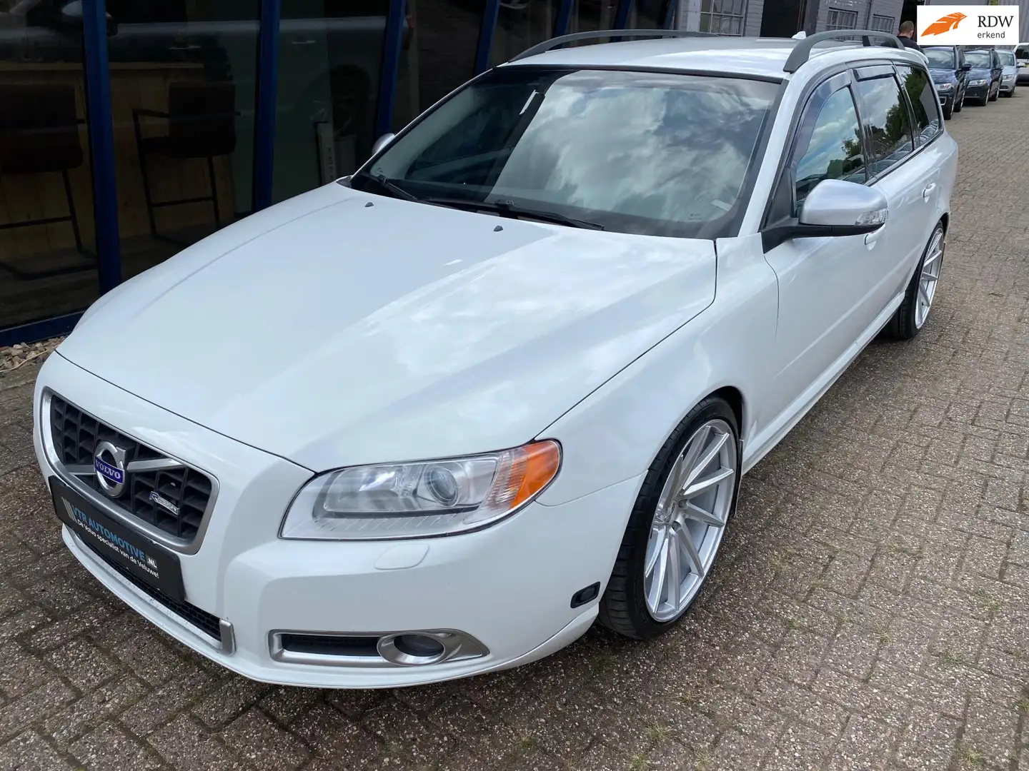Volvo V70 2.5FT R-Design Automaat 230PK LEER / XENON / 19" V Blanc - 1