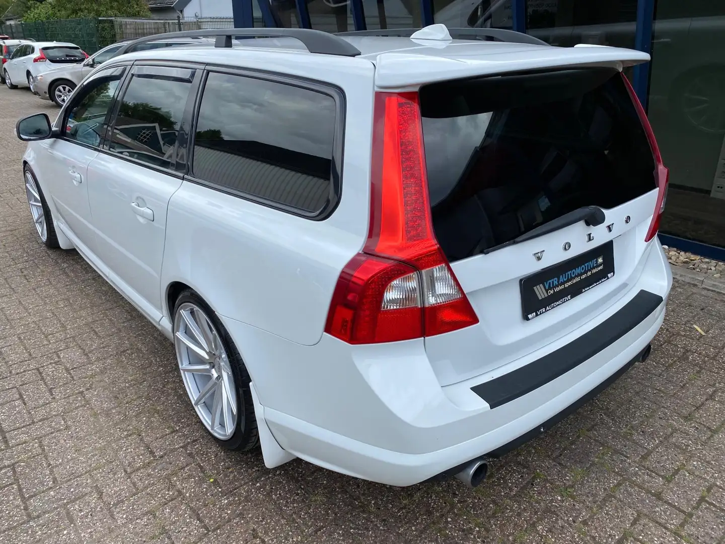 Volvo V70 2.5FT R-Design Automaat 230PK LEER / XENON / 19" V Blanc - 2