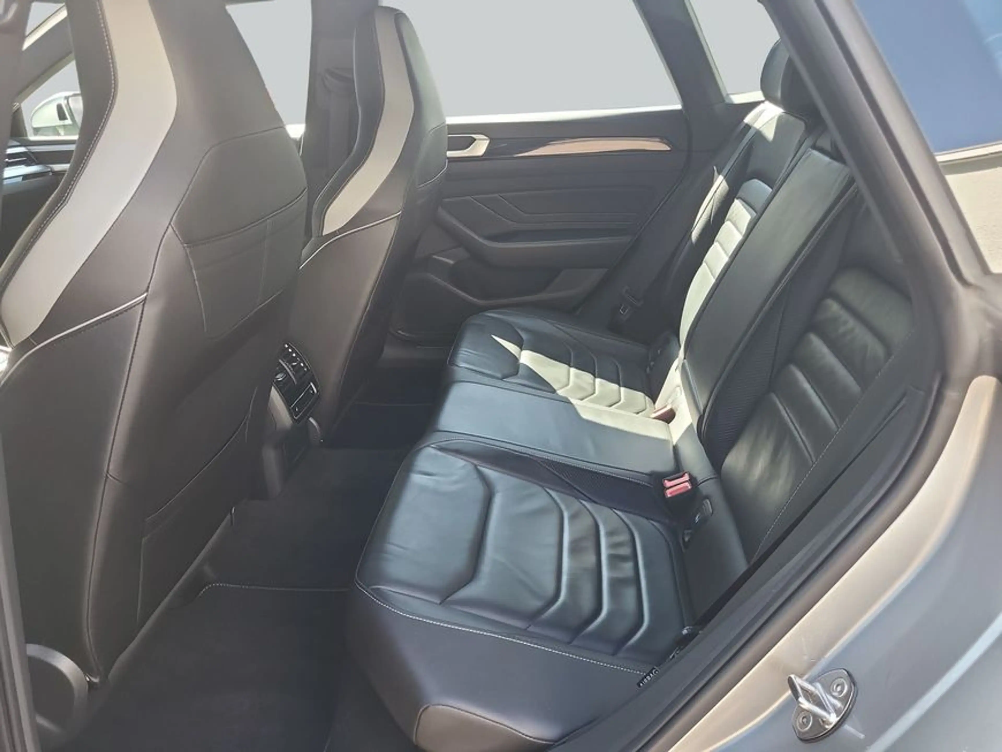 Volkswagen Arteon Shootingbrake 1.4 TSI eHybrid DSG R-Line AH — photo 12