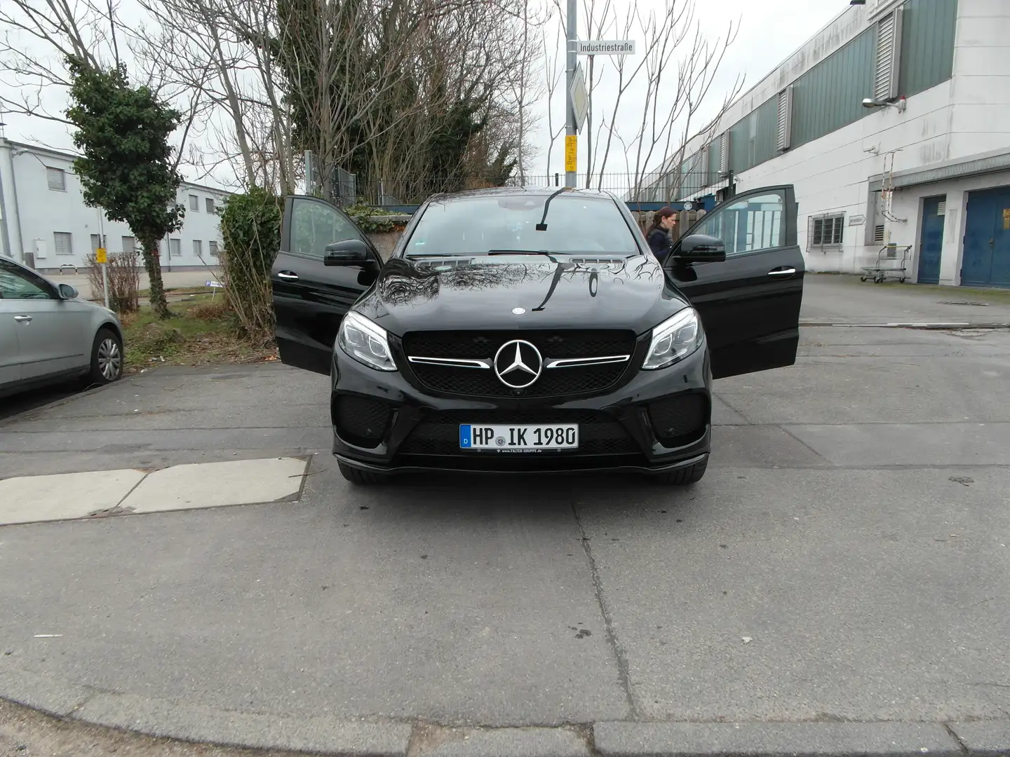 Mercedes-Benz GLE 400 Mercedes-Benz GLE 400  4MATIC -Coupé AMG-Line+ Zwart - 1