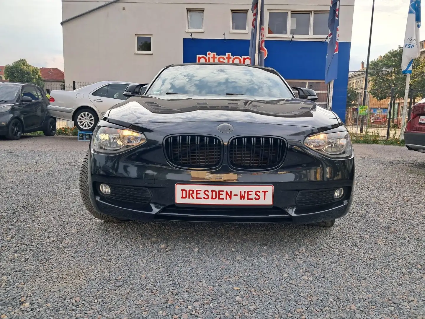 BMW 116 Baureihe 1 Lim. 5-trg. 116 i Black - 2