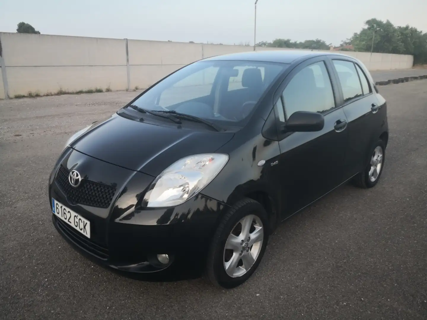 Toyota Yaris 1.4D-4D Negro - 2