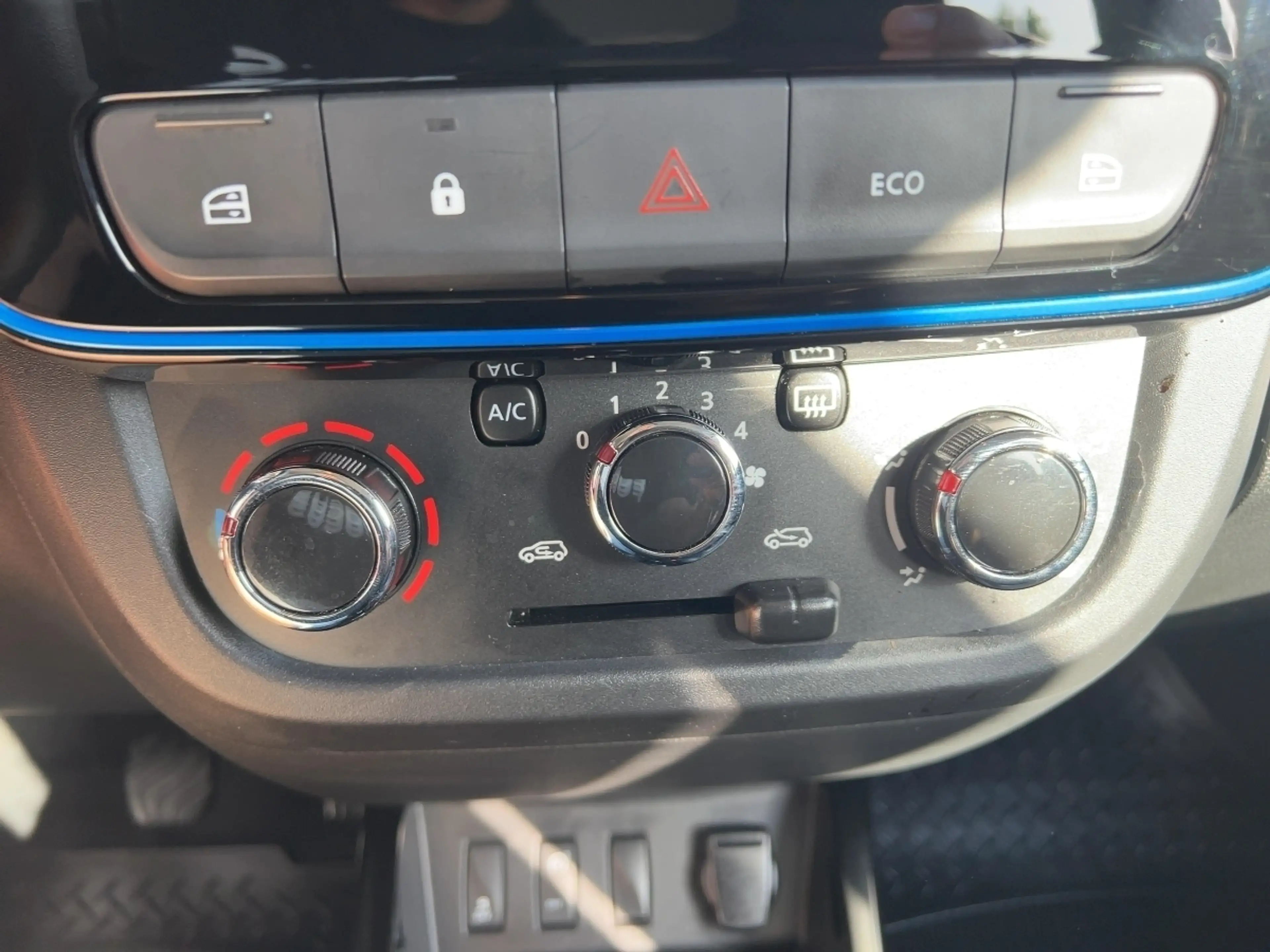 Dacia Spring Business ABS ESP SERVO Wegfahrsperre — photo 17