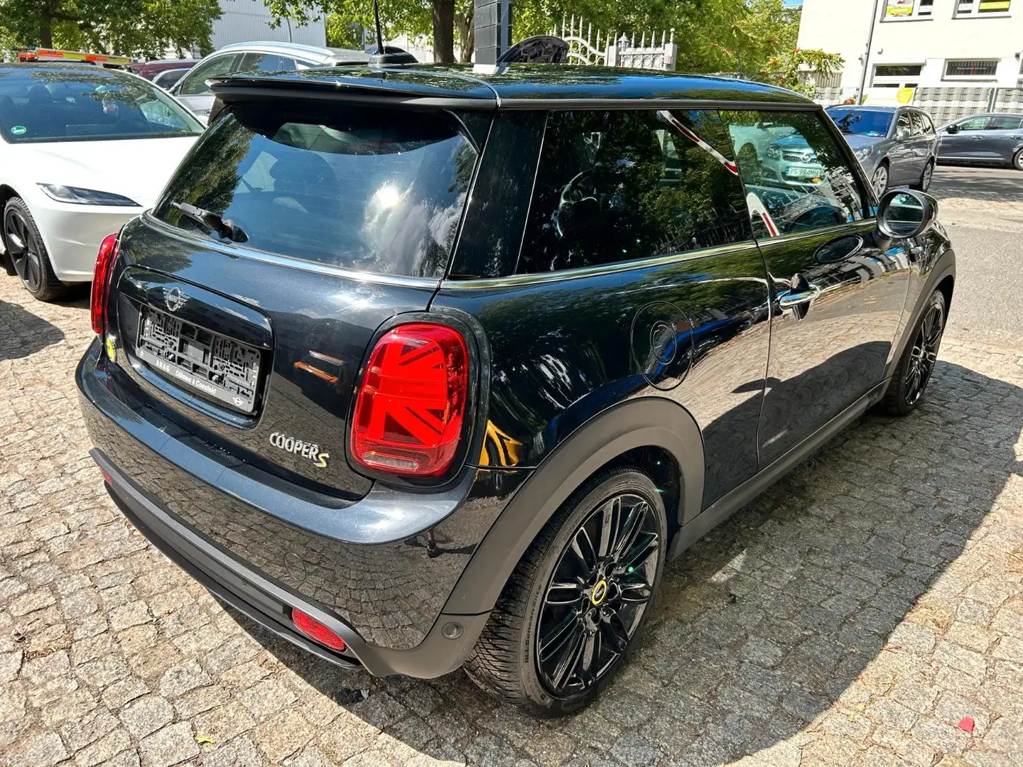 MINI Cooper SE Classic Trim 135KW 32KWH Zwart - 2