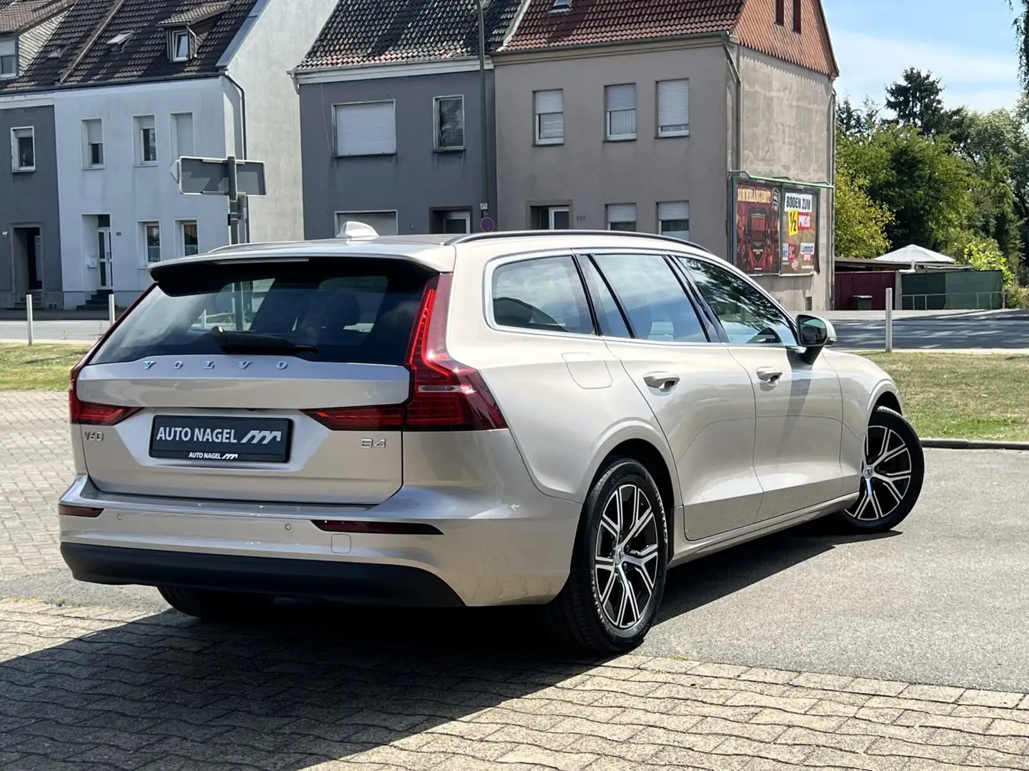 Volvo V60 V60 B4 Autom. DIESEL LED | CAM | SITZH | Silber - 2
