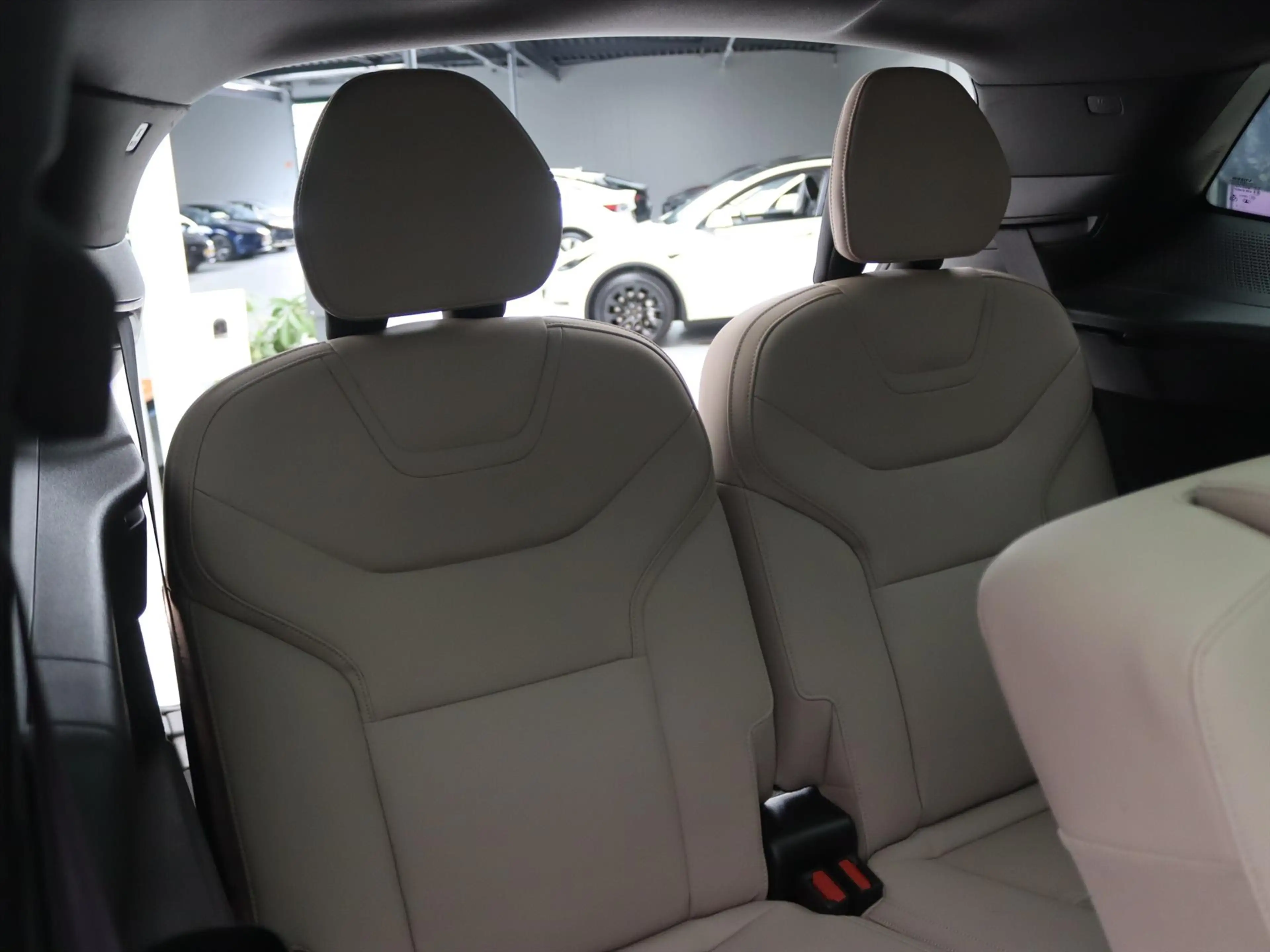 Volvo EX90 Twin Motor Performance 517pk 7P Ultra [ LUCHTVERIN — photo 14