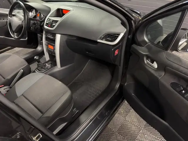Peugeot 207 view 13