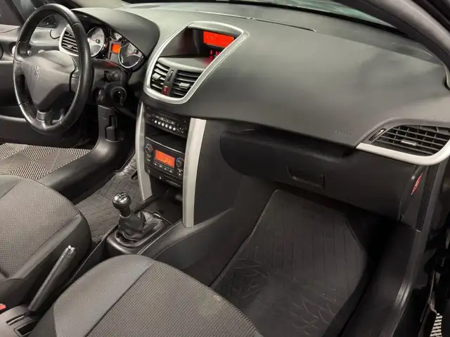 Peugeot 207 view 14