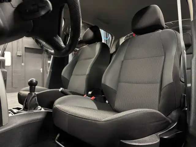Peugeot 207 view 12